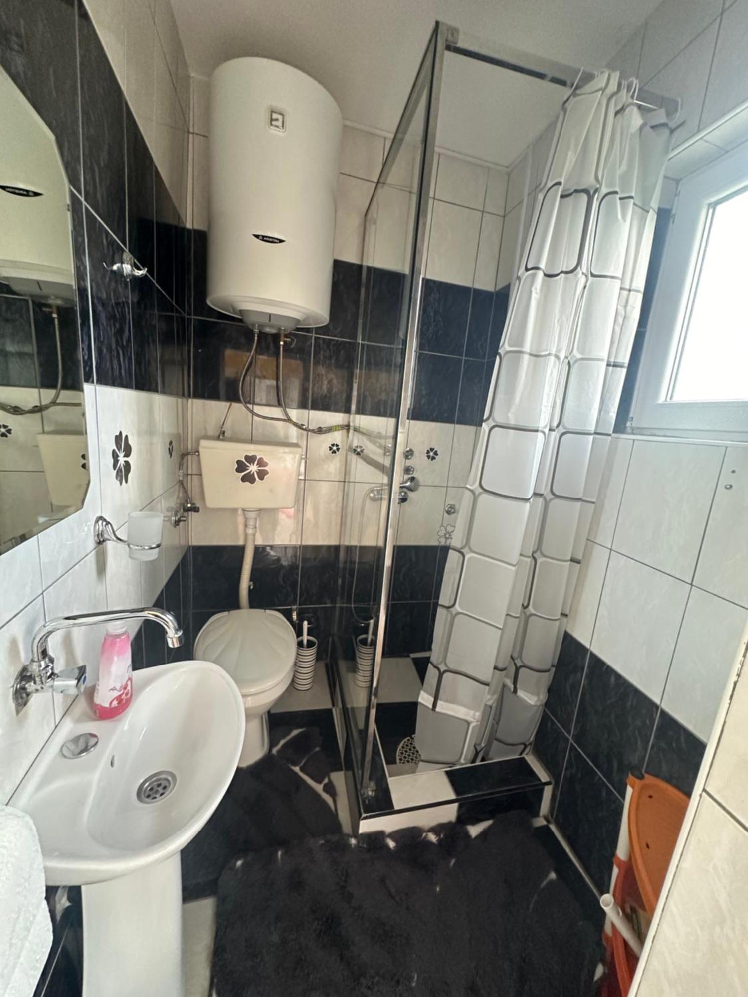 Apartman Lili 采蒂涅 外观 照片